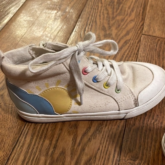 EUC Girls High Top Sneakers - Picture 7 of 9